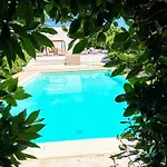 Trulli And Pool - I Cactus Tatil Evi