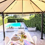 Trulli And Pool - I Cactus Tatil Evi