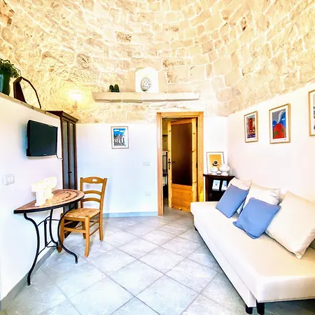 Trulli And Pool - I Cactus * مارتينا فرانكا